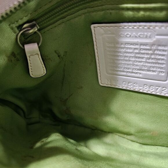 2005 Vintage Y2K Coach Demi Shoulder Bag Purse in Wicker with Rhinestone Bee - Picture 7 of 8